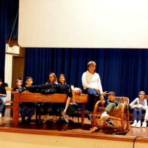 Giù la maschera! Il Laboratorio Teatrale delle medie.